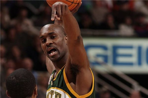 一名主教练 一名主教练